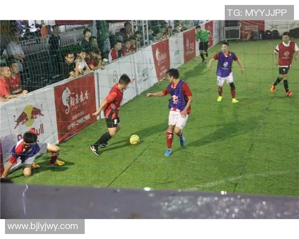 足球明星骑行风采大赏精彩图片集锦展现运动与时尚的完美结合